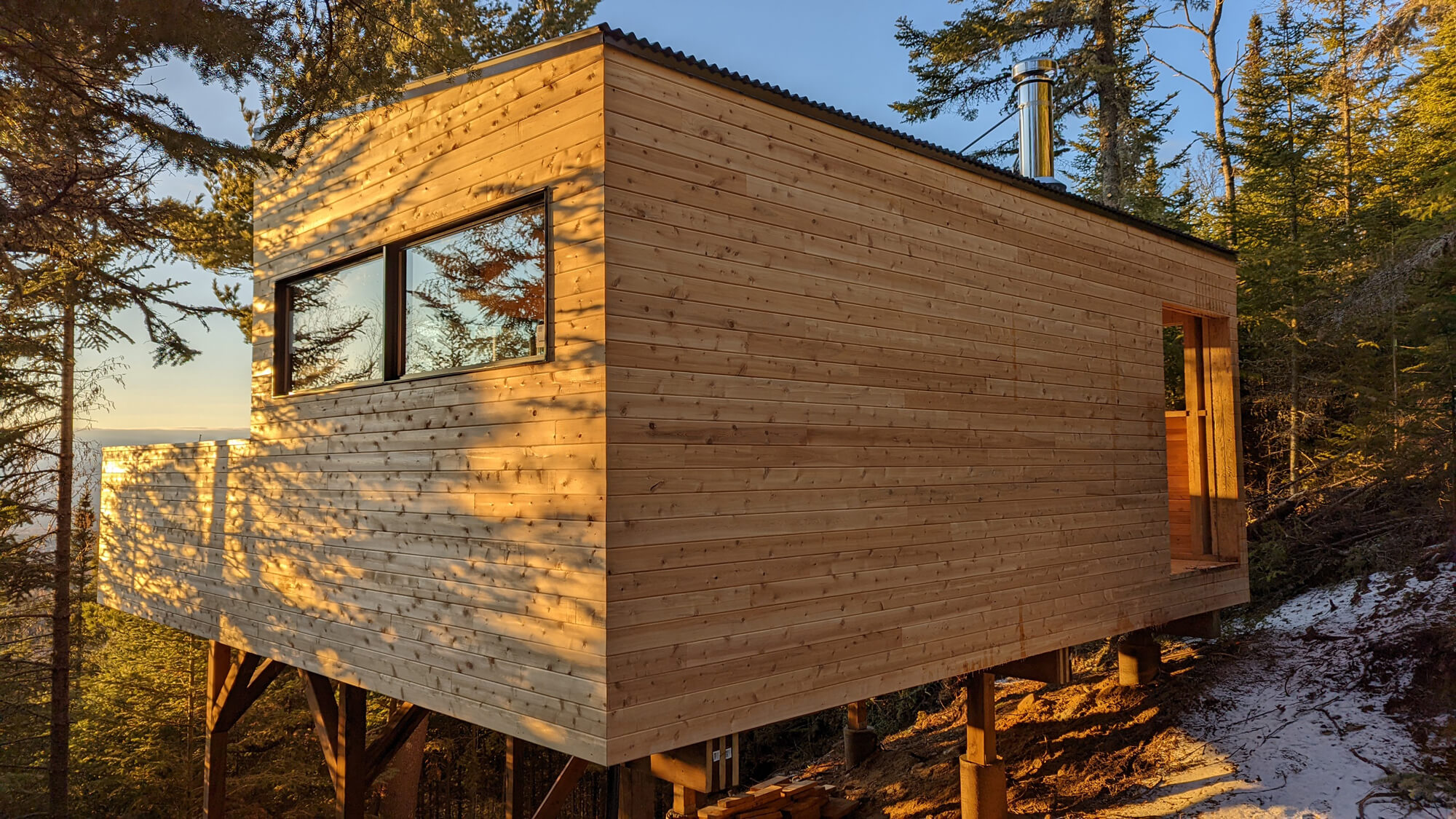 Territoire Charlevoix – Abris panoramique, vue de derrière